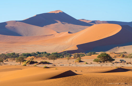 Parkplatz in der Namib bei Deadvlei und Sossusvlei, Sesriem, Namibia