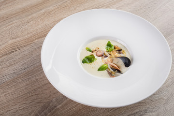 Cheese soup with mussels