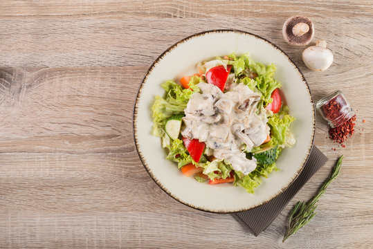 Fresh salad with mushrooms and vegetables