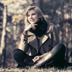 Fototapeta na wymiar Happy young fashion woman in classic beige coat outdoor