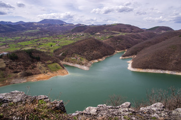 Obraz na płótnie Canvas Beautiful vibrant panorama of lake in the mountains