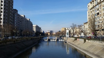 Obraz premium Pont à Bucarest en Roumanie