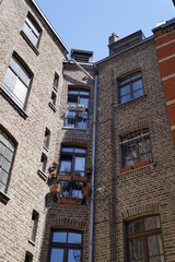 schöne schlichte Backstein Fassade Hofansicht, gute Nachbarschaft