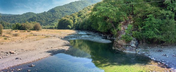Горная река Куапсе, поселок Лазаревское Краснодарский край, Россия © chingis61