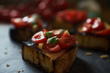 Bruschette Pomodoro Aglio e Basilico