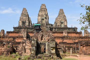 Fototapeta na wymiar East Mebon Prasat temple of Angkor Wat at Siem Reap