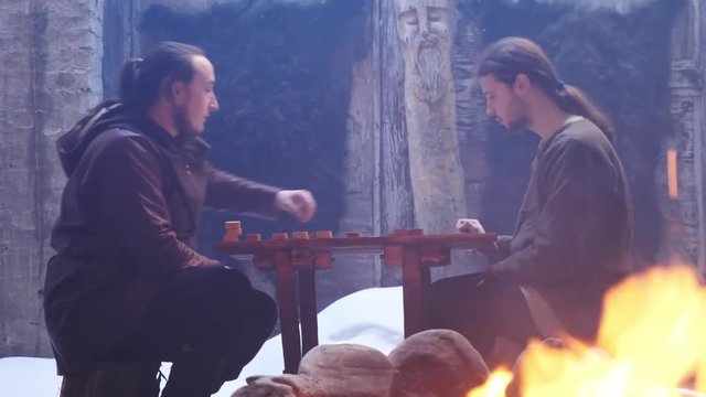 Vikings play a board game
