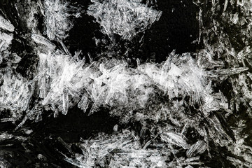 capture of ice acute pieces in dark water