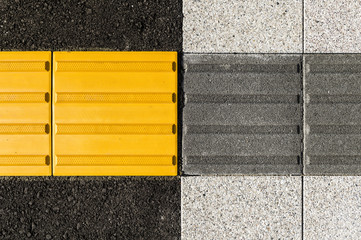 歩道の点字ブロック・誘導ブロック