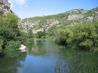 Fototapeta na wymiar Fluss bzw See bei den Krka-Wasserfällen.
