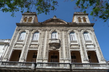 Fototapeta na wymiar Prunkvolles Haus in der Altstadt von Havanna.