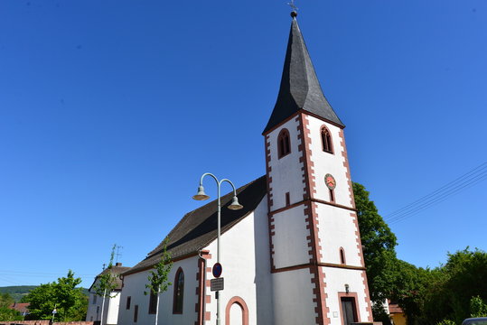 Katholische Pfarrkirche St. Hippolytus in Dettingen am Main 