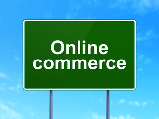 Business concept: Online Commerce on green road highway sign, clear blue sky background, 3D rendering