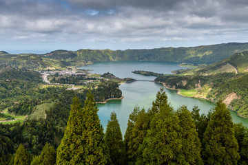 Fototapeta na wymiar The astonishing Lagoon of the Seven Cities (Lagoa das 7 cidades), in Sao Miguel Azores,Portugal