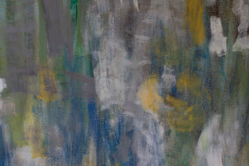 стена, покрашенная несколькими цветами, желтым, синим, зеленым, белым, серым