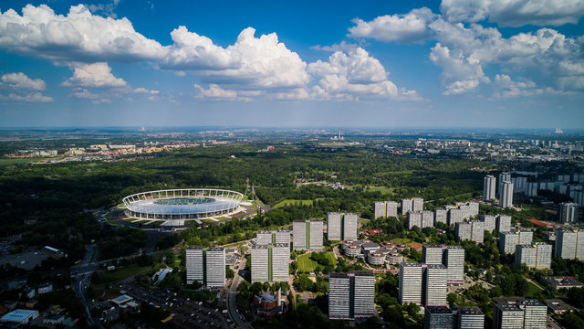 Stadion Śląski Chorz&oacute;w widok na park