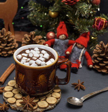 brown ceramic mug with hot chocolate