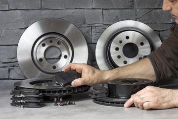 Disques de freins neufs pour automobile avant intervention de remplacement