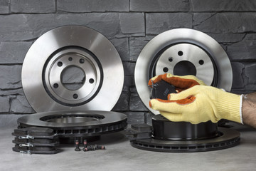 Disques de freins neufs pour automobile avant intervention de remplacement