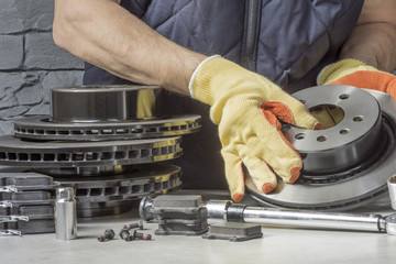 Disques de freins neufs pour automobile avant intervention de remplacement