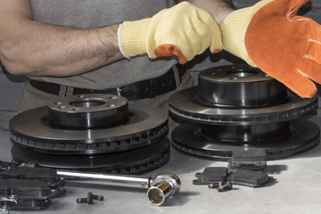 Disques de freins neufs et plaquettes pour véhicules automobiles avant montage