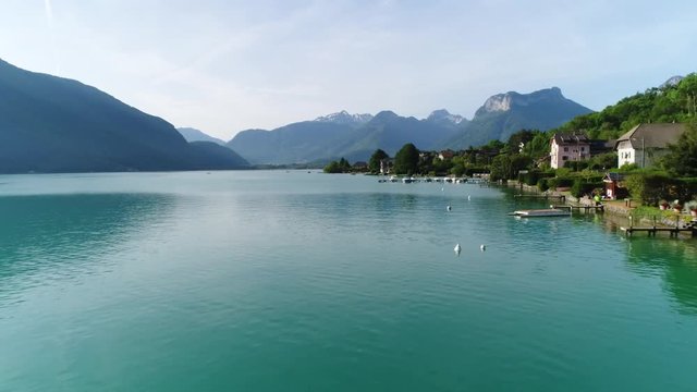 Le lac d'Annecy, vue par drone