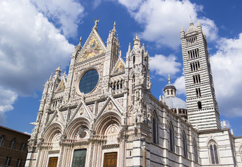 Fototapeta na wymiar SIENA, ITALY - SEPTEMBER 7, 2016. Сathedral Santa Maria Assunta