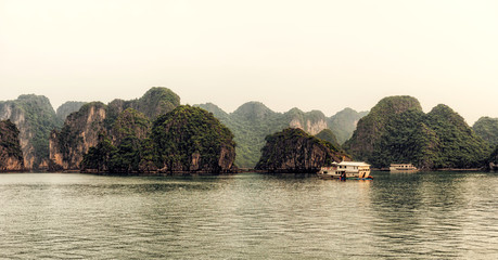 Fototapeta na wymiar Beautiful panorama of Halong Bay in Vietnam