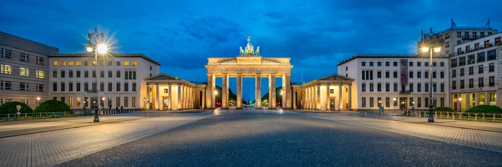 Foto op Plexiglas Panorama van de Brandenburger Tor op Pariser Platz, Berlijn, Duitsland © eyetronic