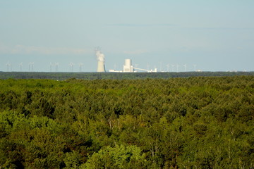 Fototapeta na wymiar Turmblick zum Kohlekraftwerk