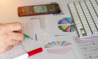 Obraz premium Workflow of the marketer. Work on the analysis of the marketing plan. Graphs, charts of sales results.