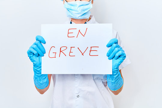 personnel m&eacute;dical en gr&eacute;ve
