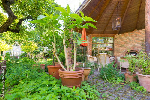 mediterraner stil garten, garten terrasse im mediterranen stil" stockfotos und lizenzfreie, Design ideen