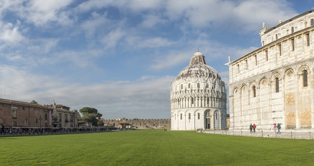 Obraz premium Panoramic view of the bell tower and the cathedral of Pisa