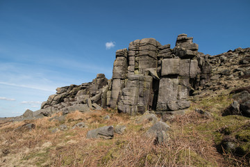 Segmenty skalne, Bamford Edge, Peak District, Wielka Brytania.  © DawidDobosz