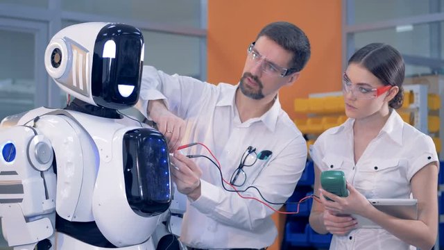 Measuring process of robot's working parameters held by two engineers