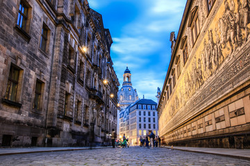 Obraz na płótnie Canvas Dresden Frauenkirche, Fürstenzug und Augustusstraße