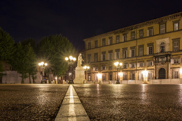 Fototapeta na wymiar Nocturnal Old Town streets with street lighting in the Tuscan city of Lucca in Italy