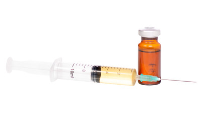 Syringe and medical ampoule