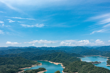 Obraz premium Thousand Island Lake from Shiding Crocodile Island at Feitsui Dam in Shiding District, New Taipei, Taiwan.