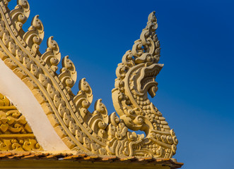 Fototapeta na wymiar Golden temple in Phnom Penh