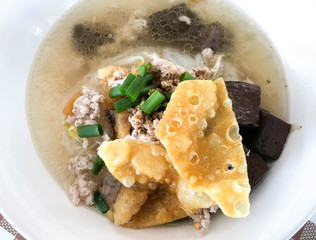 Noodle with chopped pork