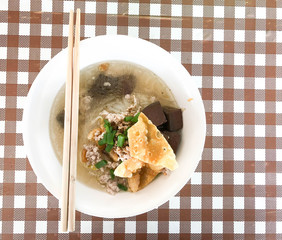 Noodle with chopped pork