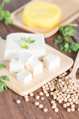 Tofu with soy bean and yellow tofu.