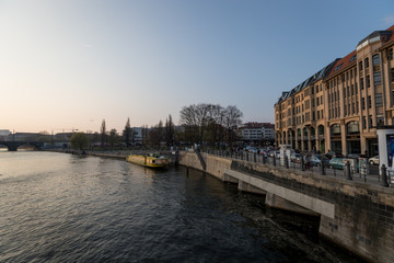 Spreeufer beim Hackescher Markt in Berlin