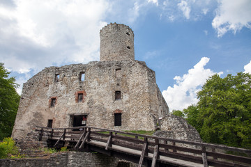 Fototapeta na wymiar BABICE, POLAND - MAY 1, 2018: Old castle Lipowiec. Historic castle Lipowiec and antique building museum.The ruins of the castle on the top of the mountain