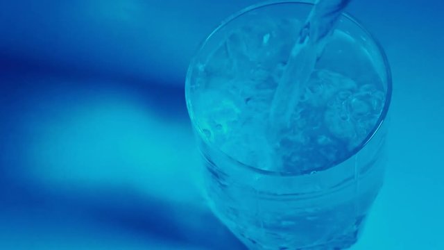 fill water in a transparent glass. blue color its no efect, its a blue lamp
