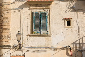 Italy, Foggia, Apulia, SE Italy, Gargano National Park, old - town Vieste. Shuttered window with...