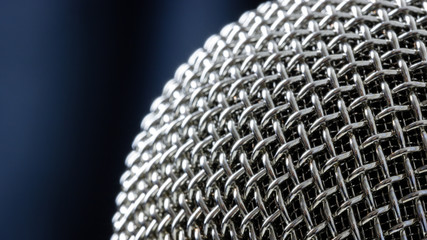 Mikrofongitter aus Metall in Naufnahme