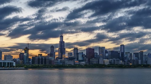 Time Lapse of a Sunset in Chicago (24 FPS)
